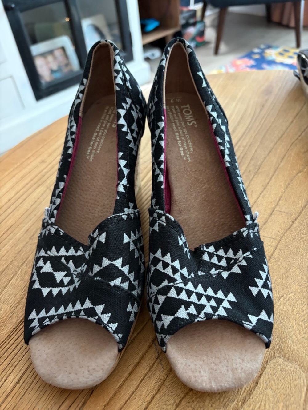 Toms Black & White Geometric Peep-Toe Flats